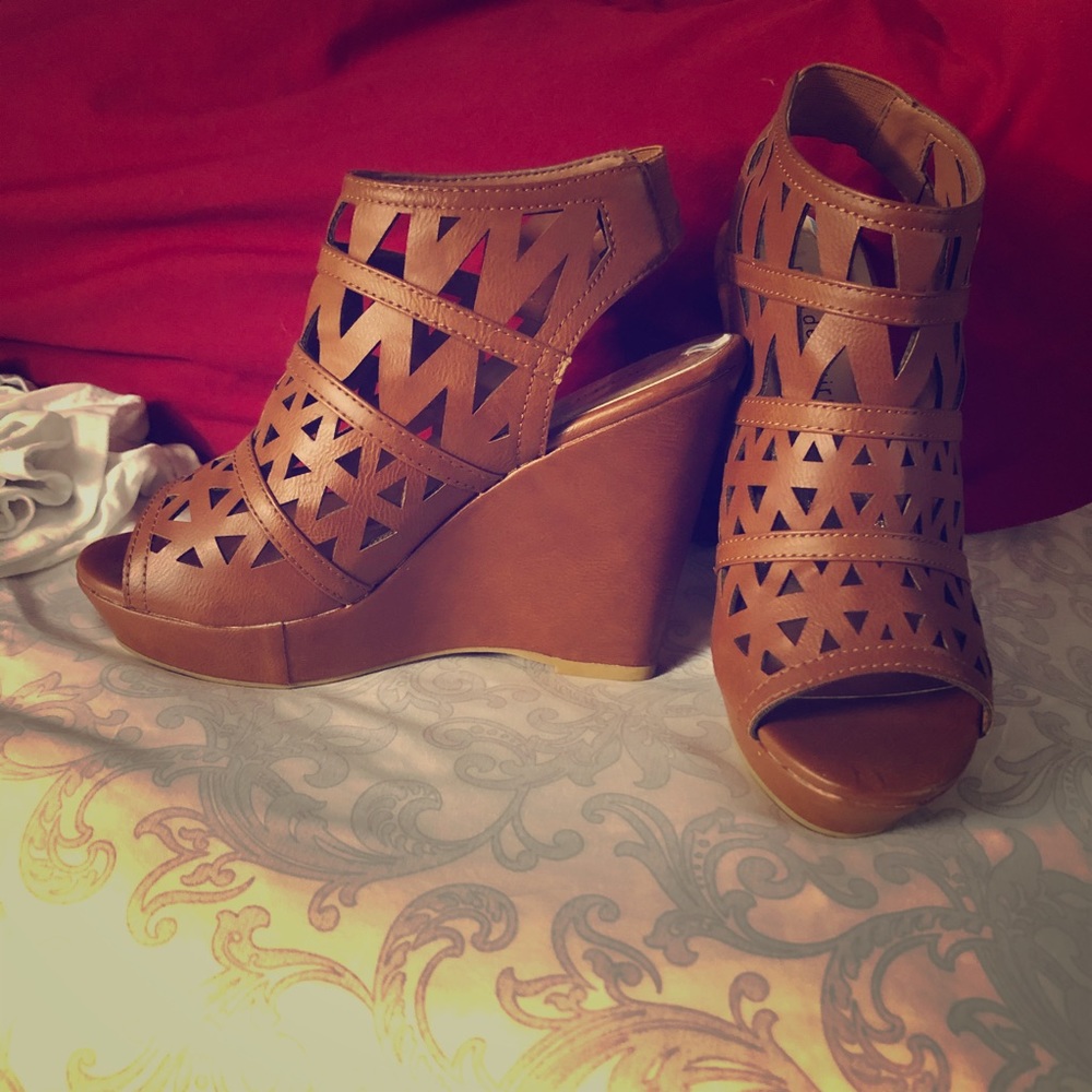 Madden wedge sandals size 7.5